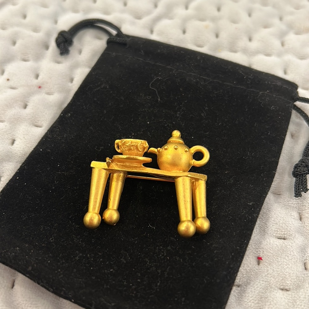 Vintage Leslie Block “Spot of Tea” Matte Gold Brooch-Boutique